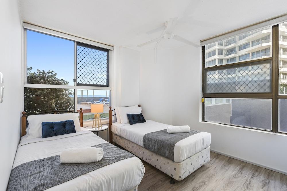 President Holiday Apartments - Absolute Beachfront Голд-Кост Экстерьер фото