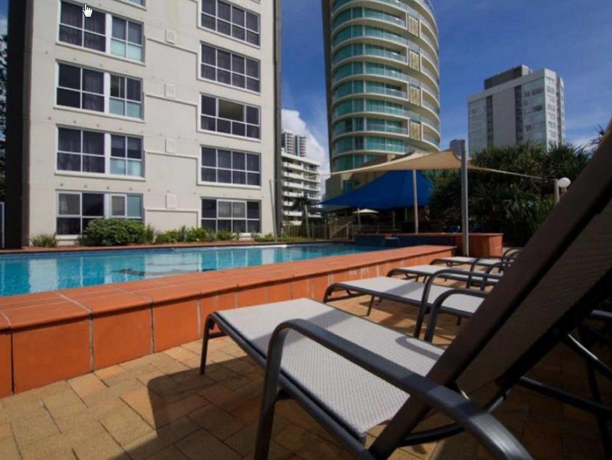 President Holiday Apartments - Absolute Beachfront Голд-Кост Экстерьер фото