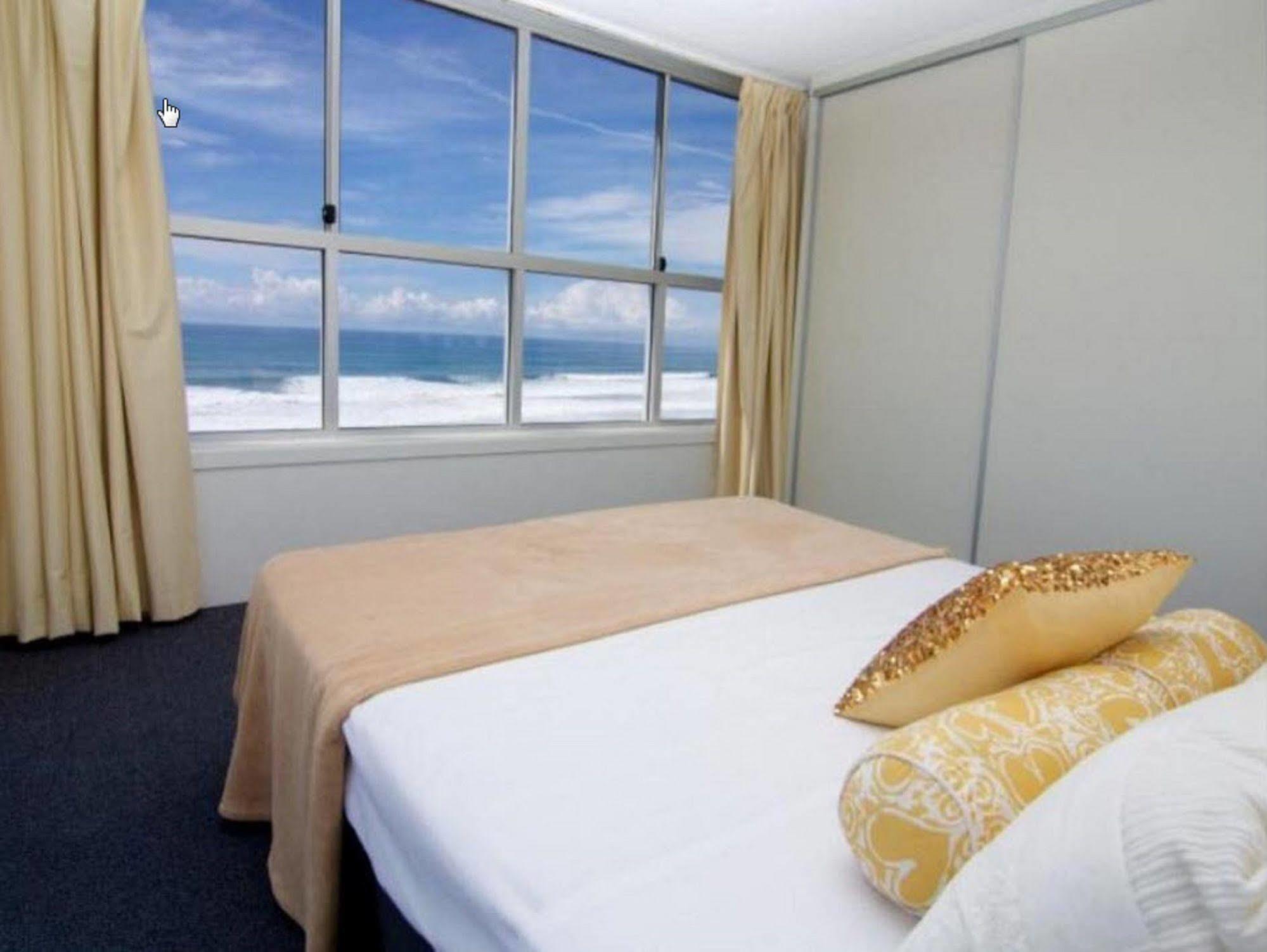President Holiday Apartments - Absolute Beachfront Голд-Кост Экстерьер фото